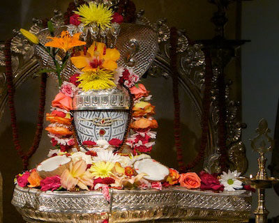Rudrabhishekam (every Monday)